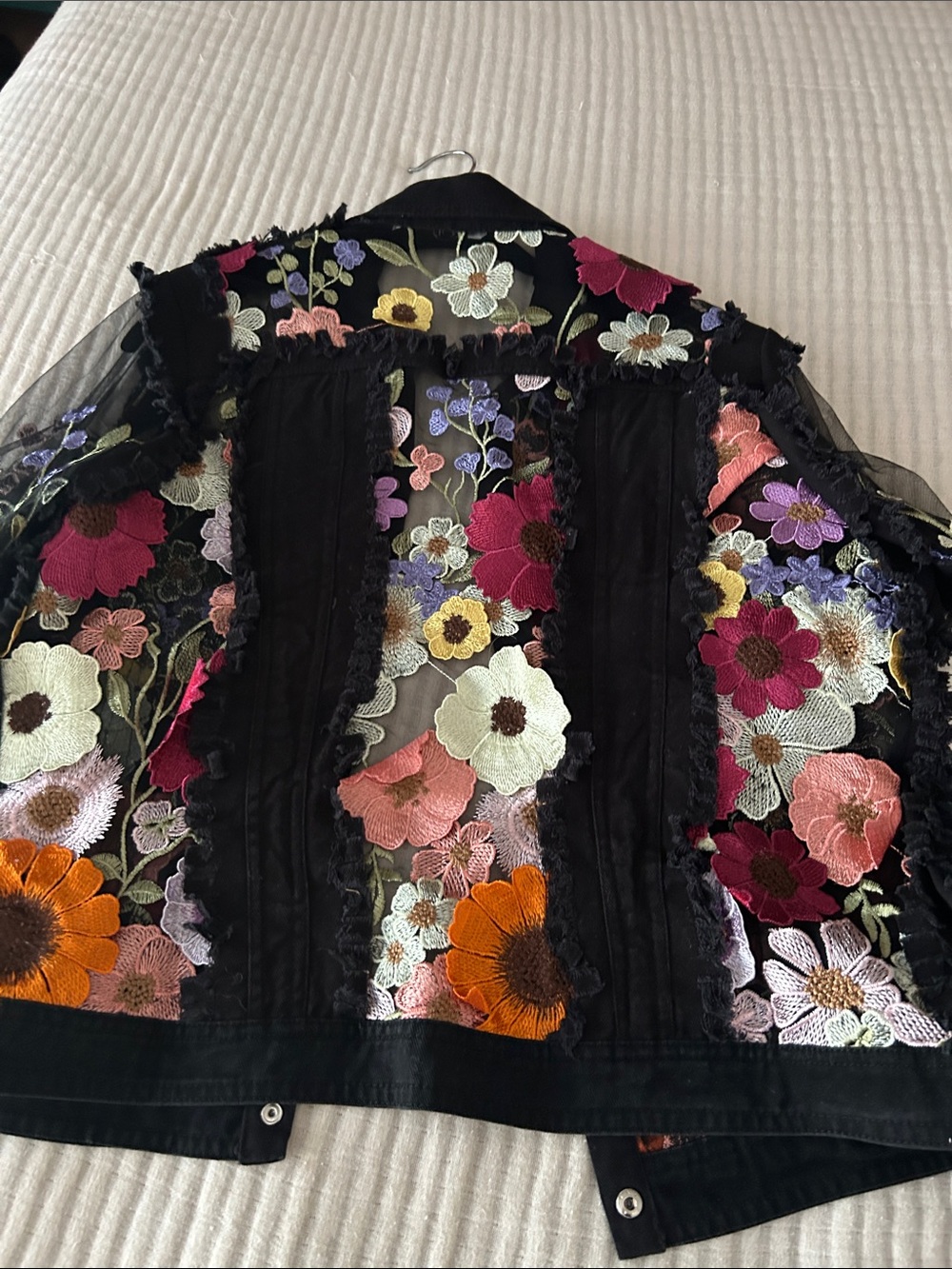 Appliqué flower black denim jacket with sheer sleeves - Picture 6 of 6